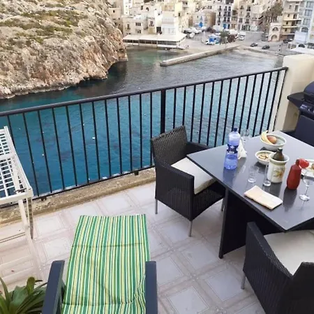 아파트 Seafront Penthouse With Terrace In Xlendi, Gozo *