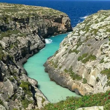 Seafront Penthouse With Terrace In Xlendi, Gozo * 슬렌디