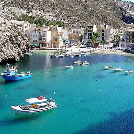 Seafront Penthouse With Terrace In Xlendi, Gozo Lejlighed