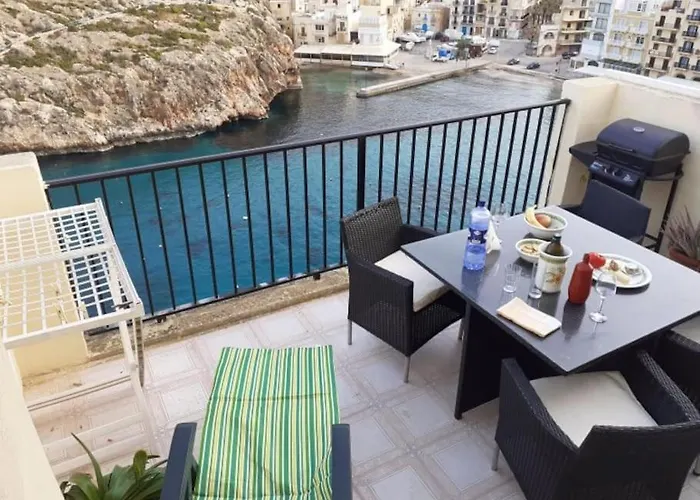 Apartamento Seafront Penthouse With Terrace In Xlendi, Gozo *