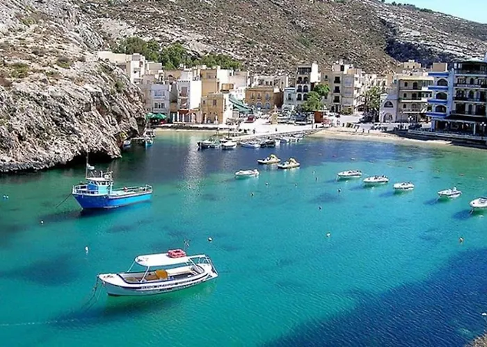 Seafront Penthouse With Terrace In Xlendi, Gozo Apartamento